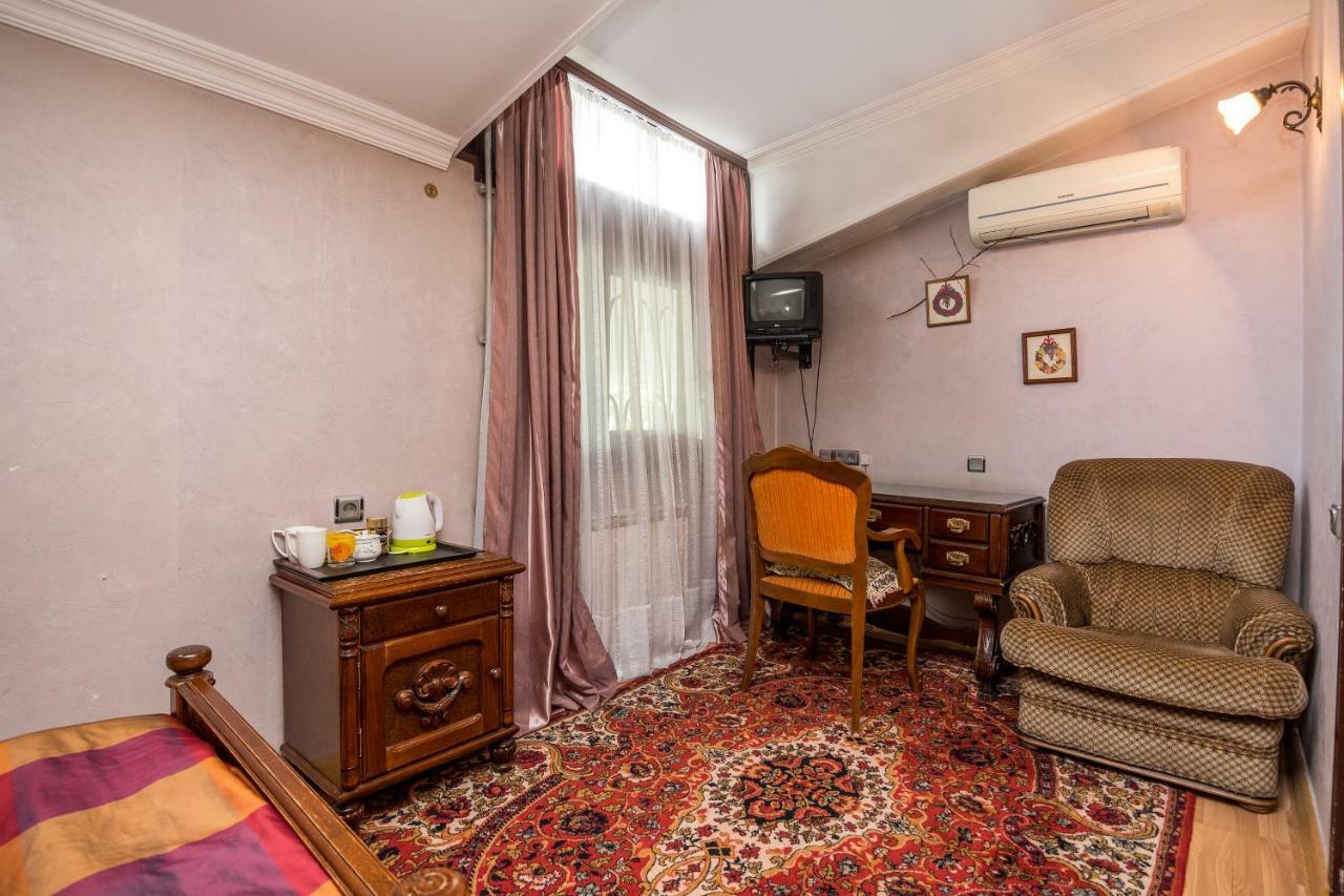 Lia'S Guest House Tbilisi Bagian luar foto