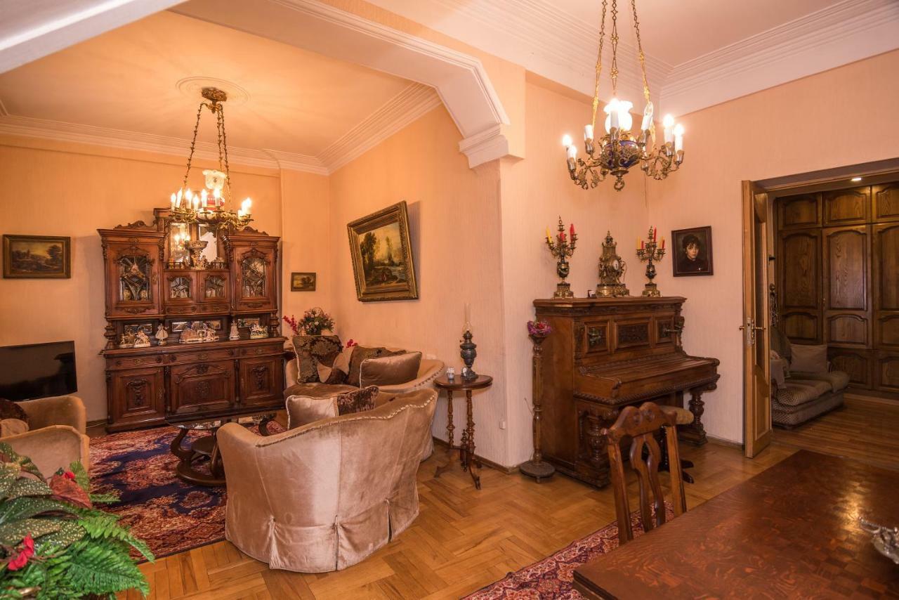 Lia'S Guest House Tbilisi Bagian luar foto
