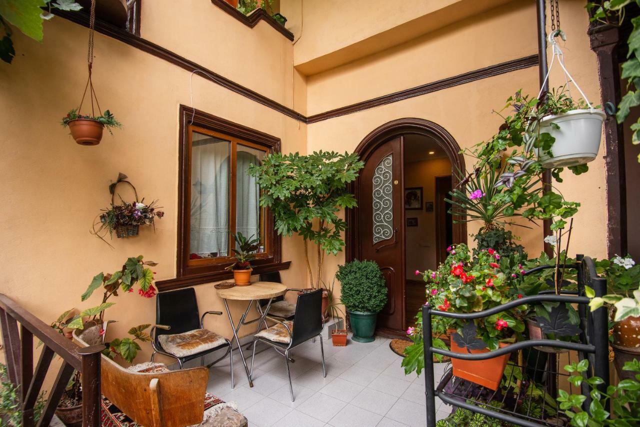 Lia'S Guest House Tbilisi Bagian luar foto