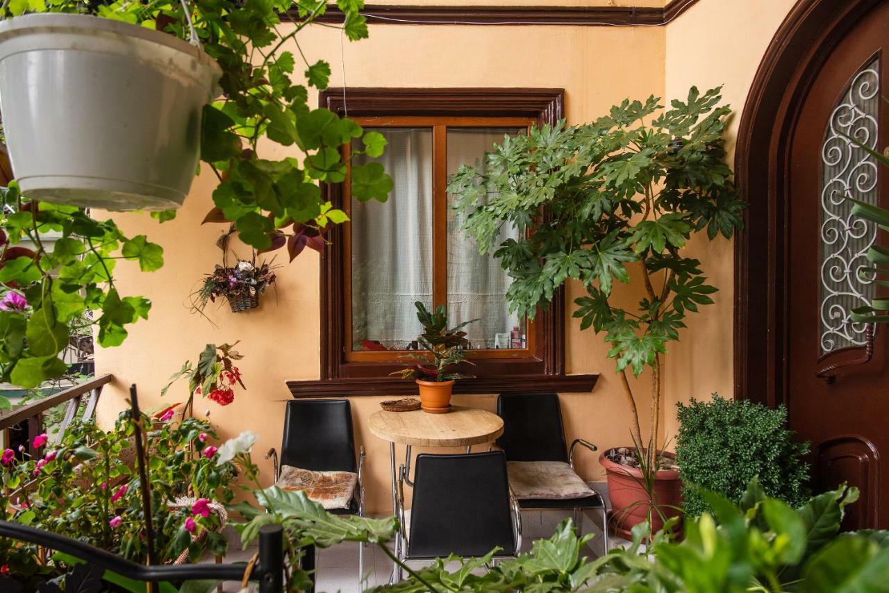 Lia'S Guest House Tbilisi Bagian luar foto